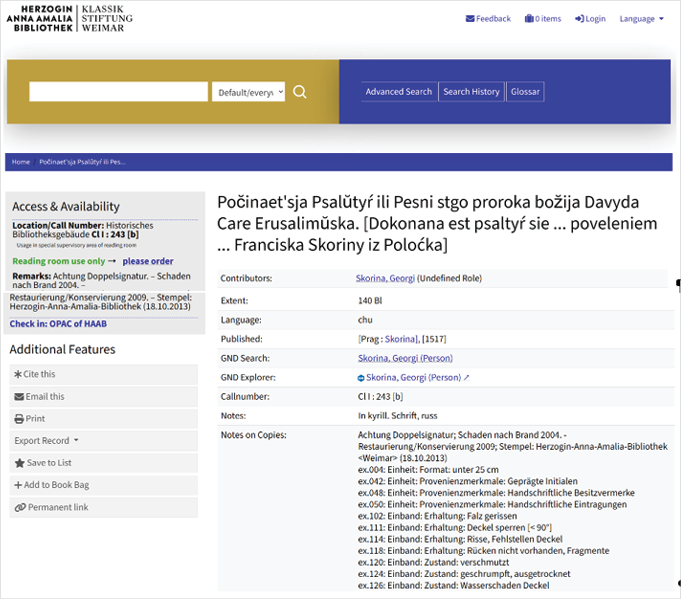 На иллюстрации показан интернет-скан записи в каталоге Библиотеки герцогини Анны Амалии (Herzogin Anna Amalia Bibliothek, Веймар, Германия), сделанный 3 ноября 2025. В настоящее время сотрудники Библиотеки в результате нашего сотрудничества уже исправили эту запись.