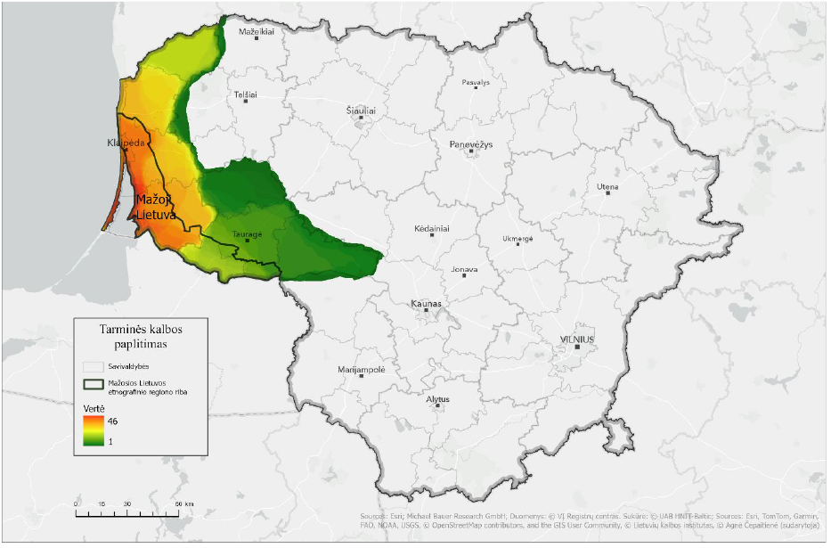 Lietuvos žemėlapyje skirtingomis spalvomis pavaizduoti apibendrinti tyrimui pasirinktų septynių gimnazijų moksleivių, kurie, atlikdami žemėlapio užduotį, žymėjo tarminės kalbos paplitimą ir įvardijo Mažosios Lietuvos tarmę, geoerdvinės analizės rezultatai ir Mažosios Lietuvos etnografinio regiono riba, nurodytas etnografinio regiono pavadinimas. Žemėlapyje raudona ir intensyvesne oranžine spalvomis pažymėta respondentų dažniausiai nurodyta ir įvardyta Mažosios Lietuvos tarmės paplitimo teritorija didžiąja dalimi sutampa su Mažosios Lietuvos etnografinio regiono ribomis. Mažiau intensyvi oranžinė ir geltona spalvos rodo rečiau žymėtus Mažosios Lietuvos paplitimo plotus – tai Klaipėdos apskrities apylinkės; žalia spalva rodo rečiausiai žymėtus Mažosios Lietuvos tarmės paplitimo plotus – tai Tauragės apskritis ir maža Telšių apskrities dalis; pilka spalva žymi teritoriją, aptariamų pateikėjų niekada nesietą su Mažosios Lietuvos tarme – tai visa likusi Lietuvos teritorija. Taip pat žemėlapyje pateikti didesniųjų Lietuvos miestų pavadinimai ir Lietuvos savivaldybių ribos