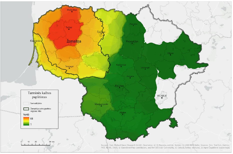 Lietuvos žemėlapyje skirtingomis spalvomis pavaizduoti apibendrinti tyrimui pasirinktų septynių gimnazijų moksleivių, kurie, atlikdami žemėlapio užduotį, žymėjo tarminės kalbos paplitimą ir įvardijo žemaičių tarmę, geoerdvinės analizės rezultatai ir Žemaitijos etnografinio regiono riba, nurodytas etnografinio regiono pavadinimas. Žemėlapyje raudona ir oranžinė spalvomis pažymėta respondentų dažniausiai nurodyta ir įvardyta žemaičių tarmės paplitimo teritorija didžiąja dalimi sutampa su Žemaitijos etnografinio regiono ribomis. Geltona spalva rodo panašiai dažnai žymėtą ir žemaičių tarme įvardytą teritoriją – tai vakarinis Lietuvos pakraštys, Joniškio r. sav., Pakruojo r. sav., Radviliškio r. sav. apylinkės; pilka spalva žymi teritoriją, aptariamų pateikėjų niekada nesietą su žemaičių tarme – tai Biržų r. sav., Kupiškio r. sav., Rokiškio r. sav., Švenčionių r. sav., Vilniaus m. ir r. sav. apylinkės; žalia spalva rodo rečiausiai žymėtus žemaičių tarmės paplitimo plotus – tai didžioji dalis Aukštaičių tarmės arealo, išskyrus minėtus pilkų zonų atvejus. Taip pat žemėlapyje pateikti didesniųjų Lietuvos miestų pavadinimai ir Lietuvos savivaldybių ribos